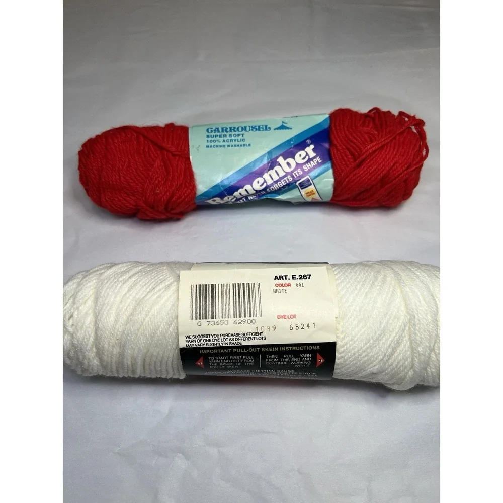 Red Heart Super Saver Hot Red and Paddy Green‎ Acrylic 4 PLY Christmas Lot of 2